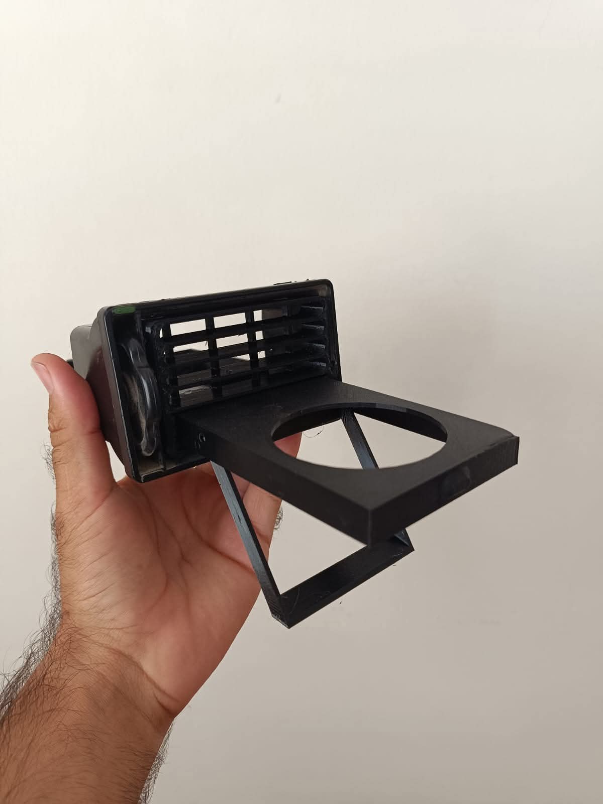 Araç içi katlanır bardaklık